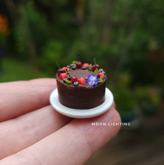 Chocolate cake with berries and pansy