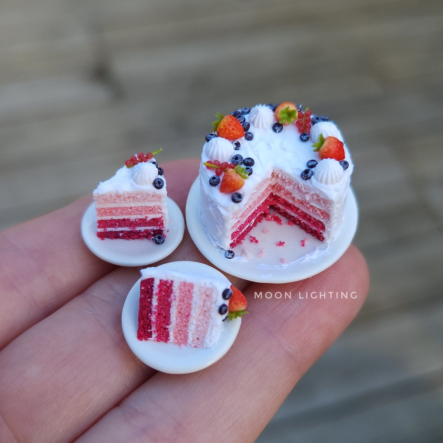 Strawberry ombre cake