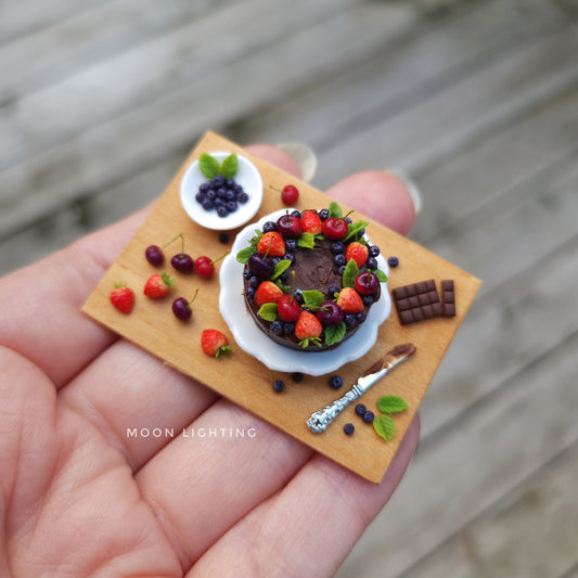 Chocolate berry cake board