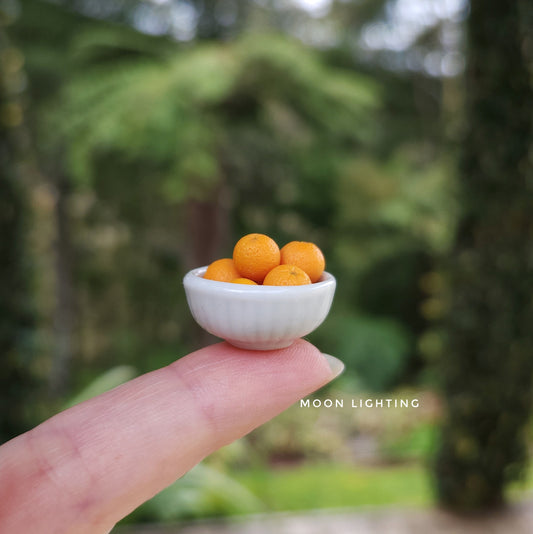 Bowl of oranges