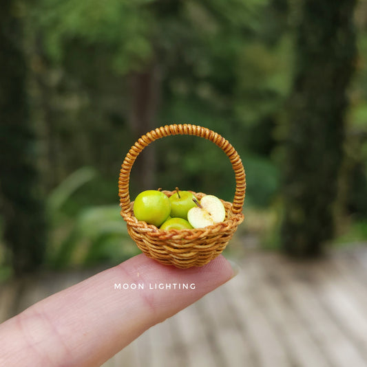 Basket of apples, loose