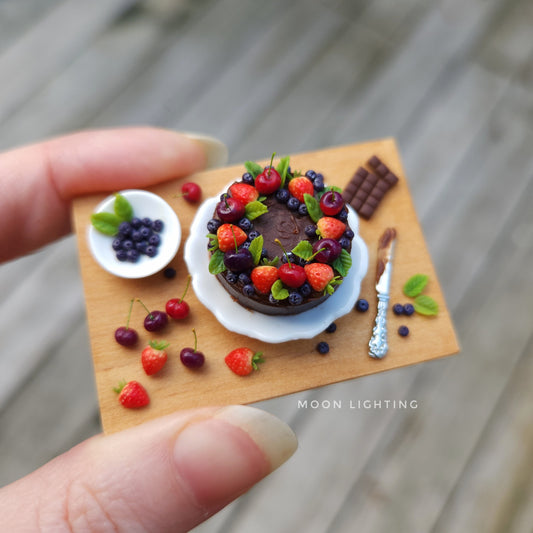 Chocolate berry cake board