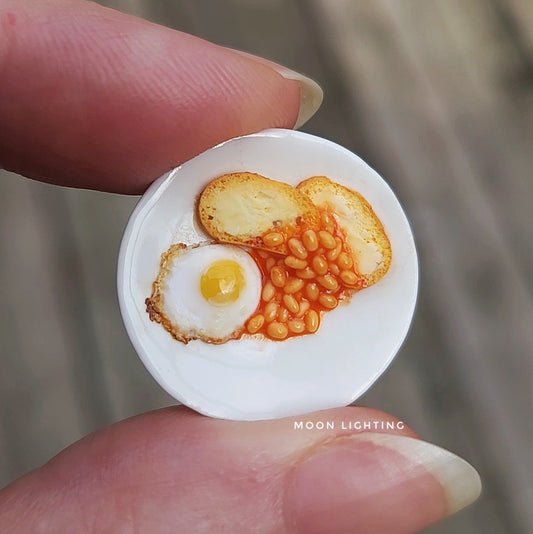 Baked beans, egg and toast