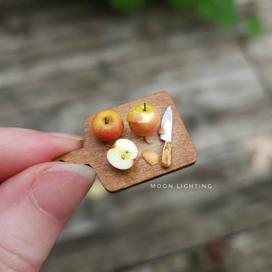 Miniature chopping board with apples