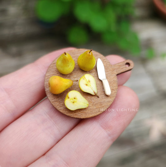Miniature chopping board with pears